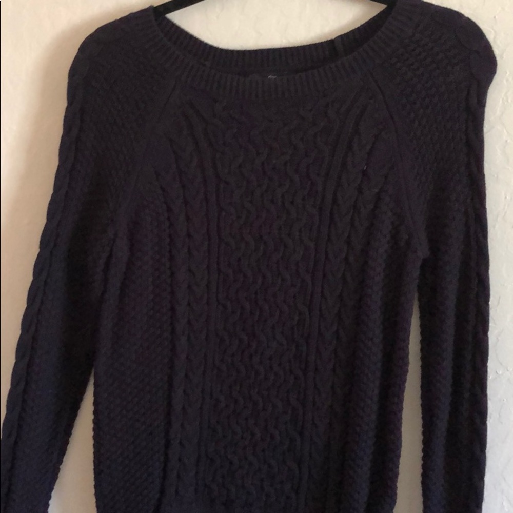Gap sweater
